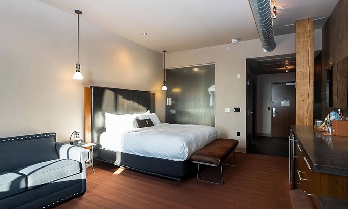 Fifth Ward Hotel | Urban Retreat and Culinary Delights, Close to Milwaukee World Festival!