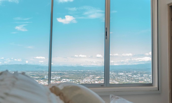 Santa Ana House | Urban Style Wi-Fi and Supreme Views