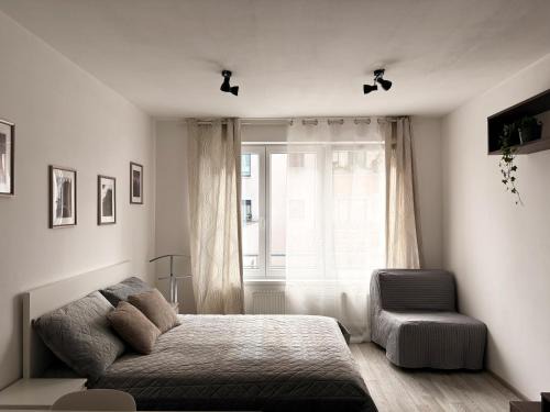 Holesovice Apartment | UrbanFlat1615 with Parking