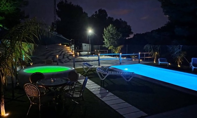 Alhaurin de la Torre Ski Chalet | Urbe10 La Casona del Pinar Jacuzzi & Swiming Pool