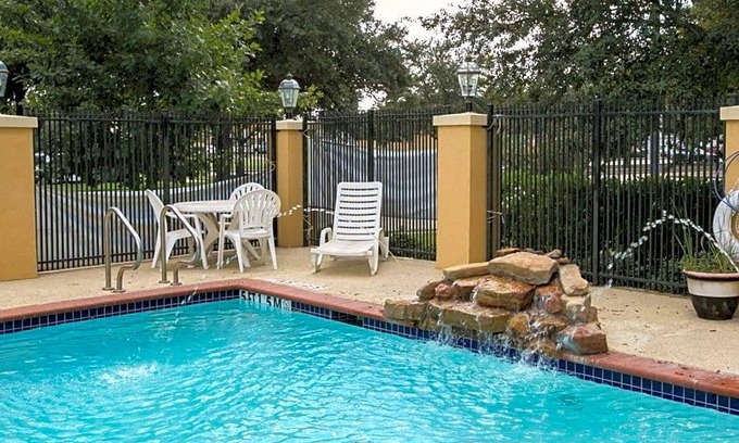 Fairbanks Hotel | Sleep Inn & Suites Highway 290/NW Freeway