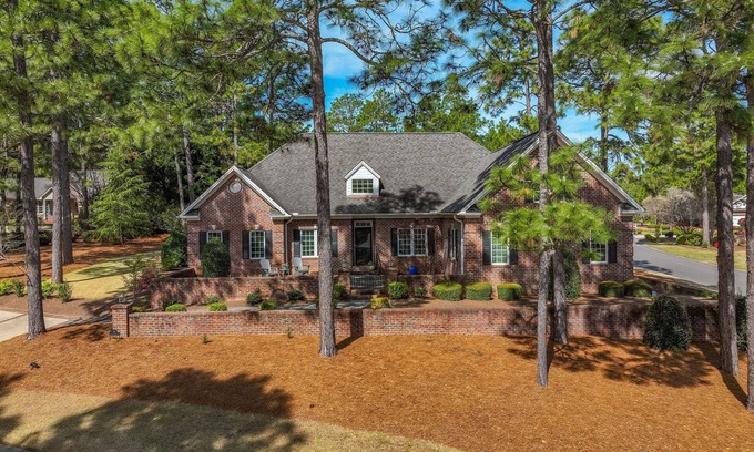 Southern Pines House | US Open! Golf Community, Sleeps 8, Minutes from Pinehurst #2.
