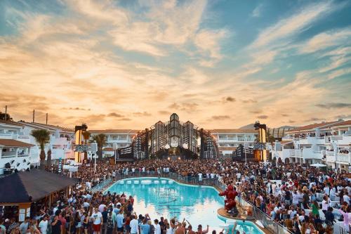 Sant Jordi de Ses Salines Hotel | Ushuaïa Ibiza Beach Hotel - Adults Only - Club Entrance Included