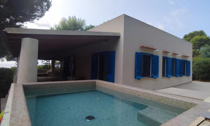 Ustica Villa | Ustica Mari e Carlo Contrada Ogliastrello