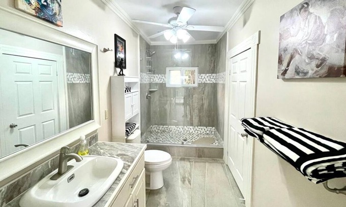 Isla de Utila House | Utila Suite Sleeps 6