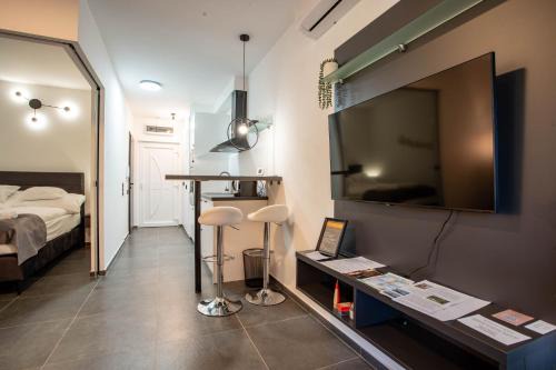 Balatonalmadi Apartment | Vöröskő -LAK szauna és jakkuzi használattal