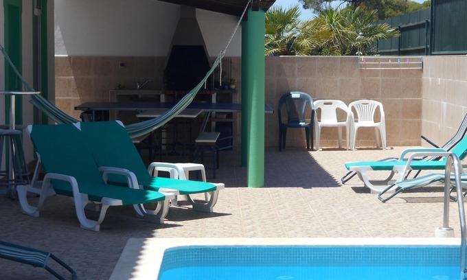 Gambelas Villa | V3-Faro a/c, w/pool/bbq/table tennis, Net/Tv/beach, airport and hospital