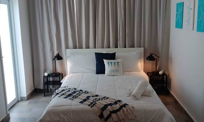 Santurce Apartment | V7 - Cozy Room & Great Location walking distance to Beach, Restaurants, Clubs an