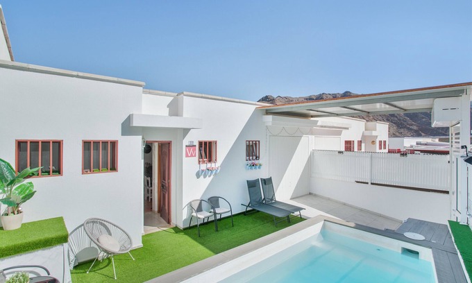 Puerto Rico Villa | Vacation Villa 'Big Puerto Rico Streetfront' with Mountain View, Wi-Fi and Air Conditioning