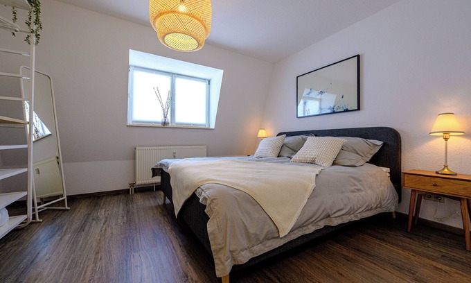 Neustadt an der Weinstrasse Apartment | Vacation apartment with sunny balcony & parking space