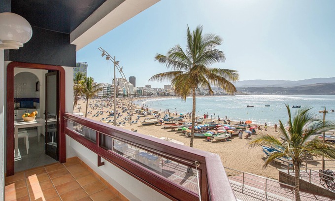 Las Palmas de Gran Canaria Apartment | Vacation Rental “Estudio vista al mar 11” with Sea View & Wi-Fi