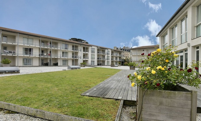 Lagord Hotel | Vacancéole - le Domaine du Château - La Rochelle / Île de Ré