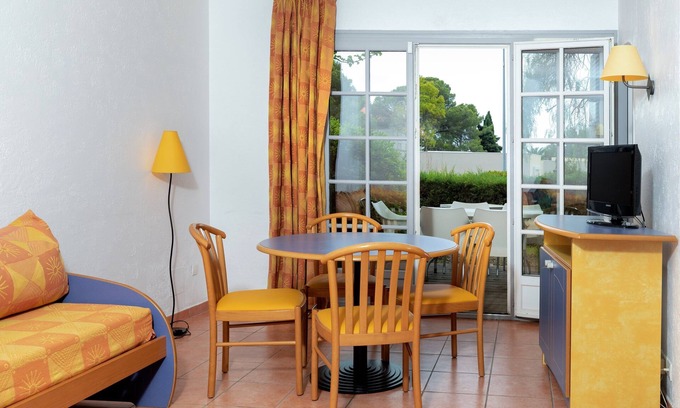 Boulouris-sur-Mer Apartment | Vacances sur la Côte d'Azur | Accès Piscine