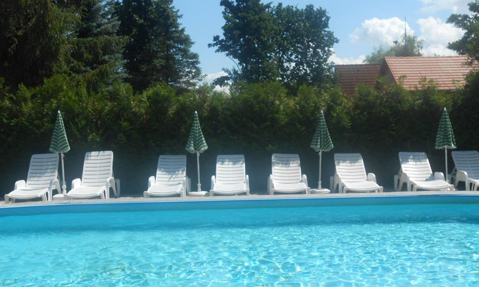 Balatonmariafurdo Villa | Vacation apartment with pool, WLAN, terrace for 2 people directly on the lake