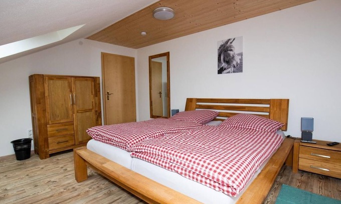 Seiferts Apartment | Vacation apartment Ehrenbergblick DG - Ferienwohnungen Schmitt