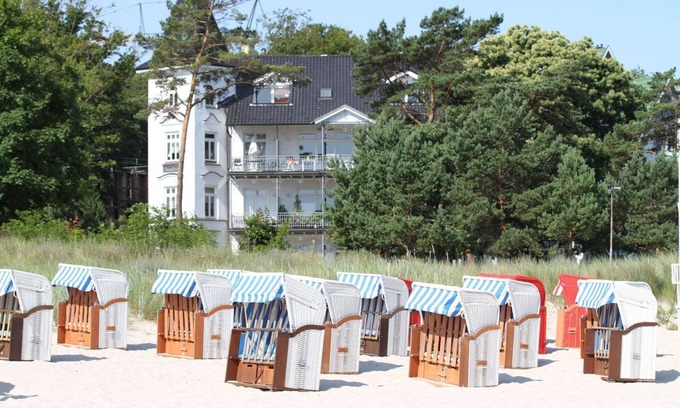 Binz Apartment | Vacation apartment close to the beach in classic seaside style - Villa Stranddistel FeWo 2.7