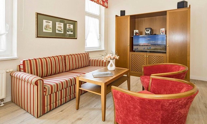 Seebad Heringsdorf Apartment | Vacation apartment on the Baltic Sea with conservatory - use of sauna in the house included!