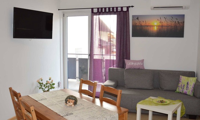 Rheinhausen Apartment | Vacation apartment II, for max. 6 persons with balcony - Ferienwohnungen Am Brunnen