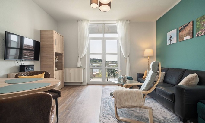 Muritz Apartment | Vacation apartment Müritzloge - with a view over the Waren harbor