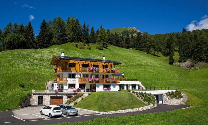 Santa Cristina Val Gardena Apartment | Vacation Apartment "Comfort La Mana" with Mountain View, Wi-Fi & Garden