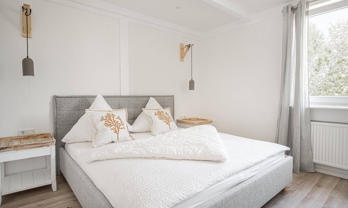 Ostersiel Apartment | Vacation apartment 'Kegelrobbe' with balcony for a relaxing break