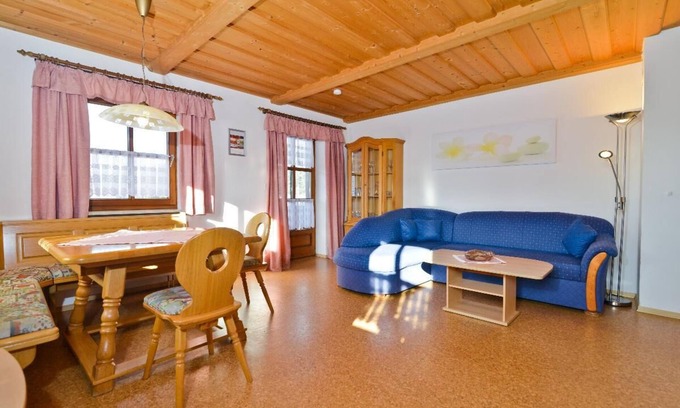 Arnbruck Apartment | Vacation apartment with balcony, two terraces and a large sunbathing lawn