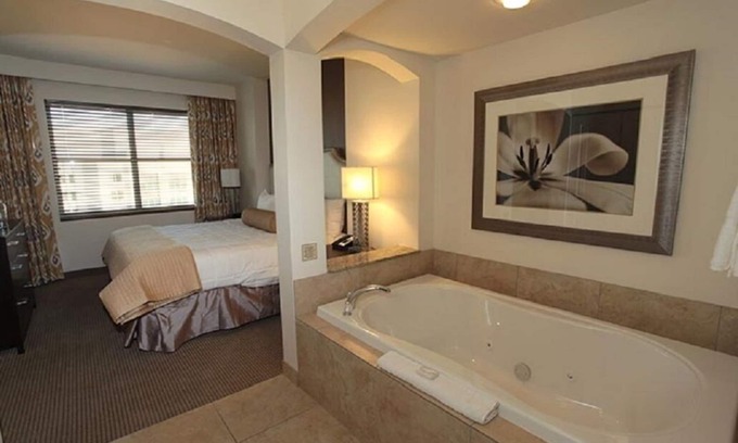 Enterprise Condo | Vacation condo with in room jacuzzi tubs by Vegas Strip