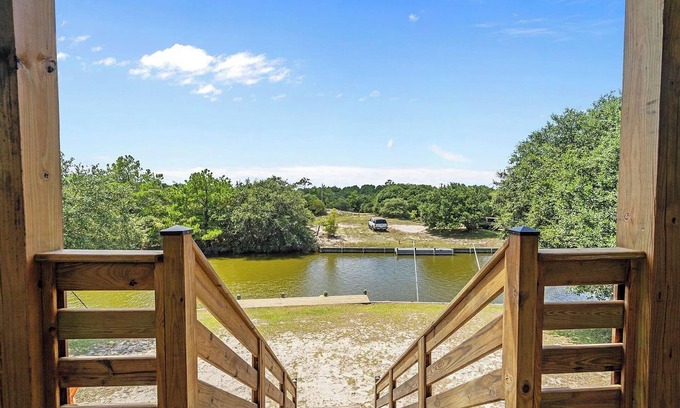 Carova Beach Cottage | Vacation Cottage – Enjoy 4WD Beach, Hottub, Wild Horses & Canalfront Views