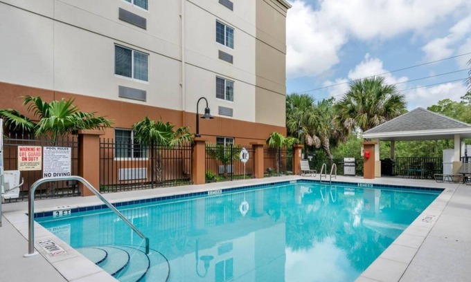 Biggar House | Vacation Day Is Always A Great Idea! 2 Convenient Units, Free Parking, Pool