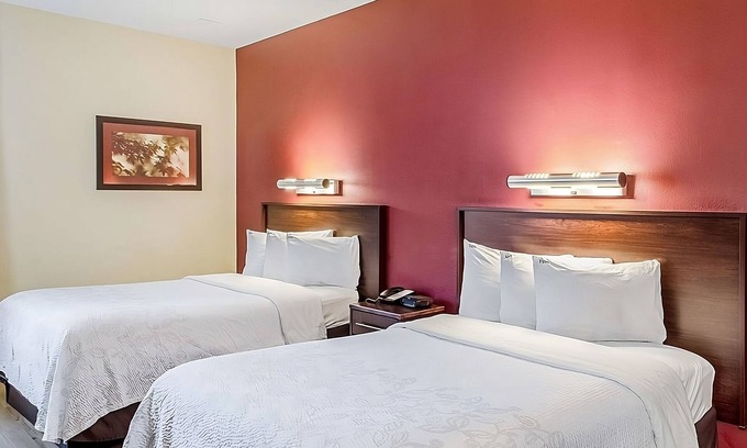 Saugus House | Vacation Day Is Always A Great Idea! 2 Relaxing Units, Near Memorial Stadium