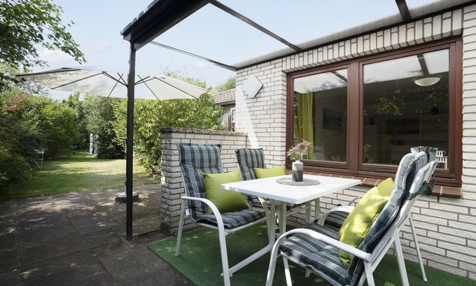 Lensterstrand Apartment | Vacation bungalow with terrace at Zwergenweg 2a in Grömitz-Lensterstrand