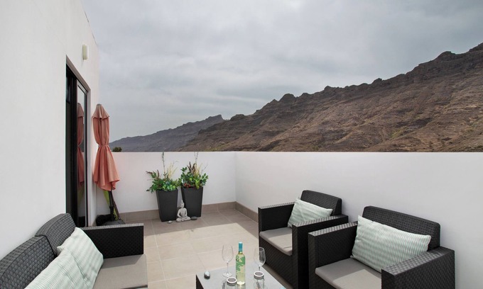 Mogan Apartment | Vacation 'Dreaming Penthouse Mogan' with Mountain View, Wi-Fi and Air Conditioning