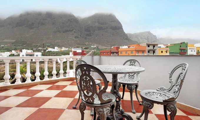 Los Silos Apartment | Vacation Home Ático Andrea close to the Beach with Terrace & Wi-Fi
