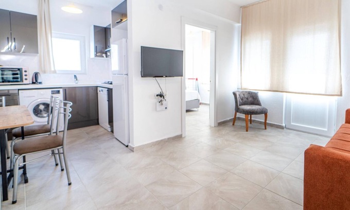 Turgutreis City Center Apartment | Vacation Flat w Balcony 3 min to Beach in Bodrum