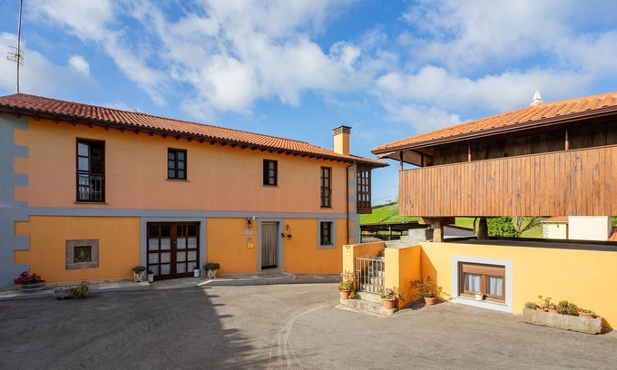 Albandi House | Vacation Home "Aldea Salguero" with Wi-Fi