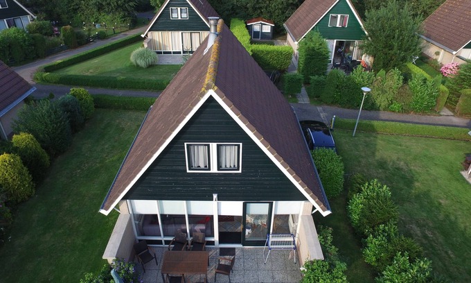 Sint Maarten House | Vacation home at Bungalowpark De Wielen/St. Maarten/North Holland