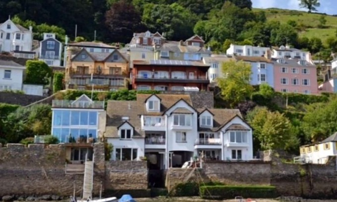 Dartmouth House | Vacation home Bight Boatyard in Dartmouth - 8 persons, 4 bedrooms