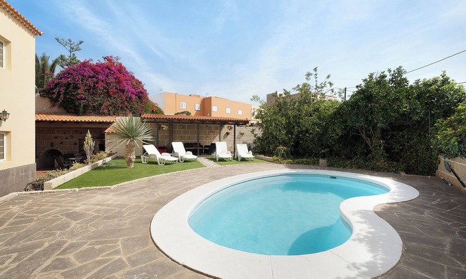 El Madronal House | Vacation Home "Bonita Casa Arianny con Piscina" with Mountain View, Private Pool & Wi-Fi