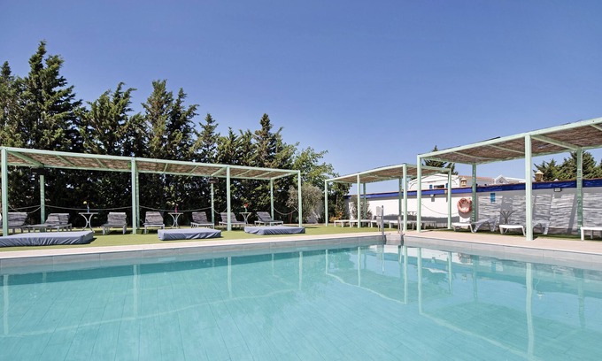 Medina-Sidonia House | Vacation Home "Bungalow La Villoria Deluxe 5" with Shared Pool, Private Terrace & Wi-Fi