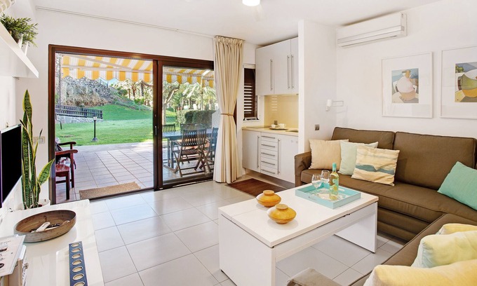 Tarajalillo House | Vacation Home 'Bungalow Las Pitas' with Terrace, Shared Garden & Wi-Fi