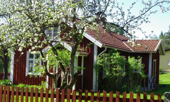 Tranemo Ski Chalet | Vacation home by the lake and 15 minutes from the Isaberg ski area