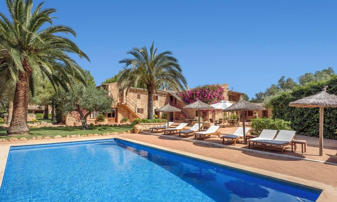 Campos House | Vacation Home Casa Es Torrent with Mountain View, Pool, Wi-Fi, Garden & Terrace