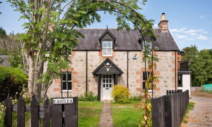 Drumnadrochit House | Vacation home Eastlea in Drumnadrochit - 8 persons, 4 bedrooms