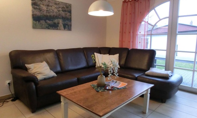 Seeheilbad Graal-Muritz House | Vacation home FH17 - Holiday home for 8 pers. with terrace, wood-burning stove and WLAN
