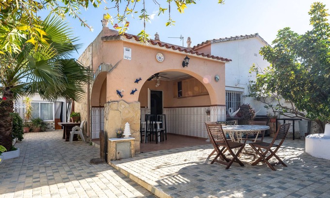 Cambrils House | Vacation Home 'Global Ardiaca' with Wi-Fi, Terrace & Garden