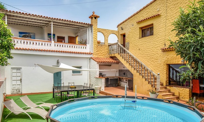 Arucas Villa | Vacation Home 'Maison Pedrera' with Mountain View, Pool & Wi-Fi