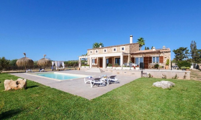 Manacor House | Vacation Home “Paraiso” with Pool, Terrace & Garden