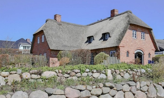 West Husum House | Vacation home Reethus Ulla in Husum for up to 4 people