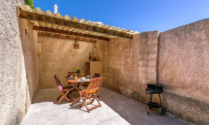 Arta House | Vacation Home Ses Barraques with Landmark View, Wi-Fi, Balcony & Terrace