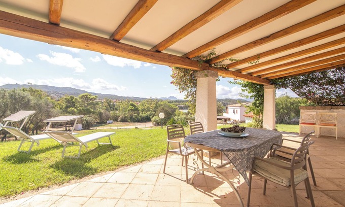 Baja Sardinia House | Vacation Home “Susy House” close to the Beach with Sea View and Garden
